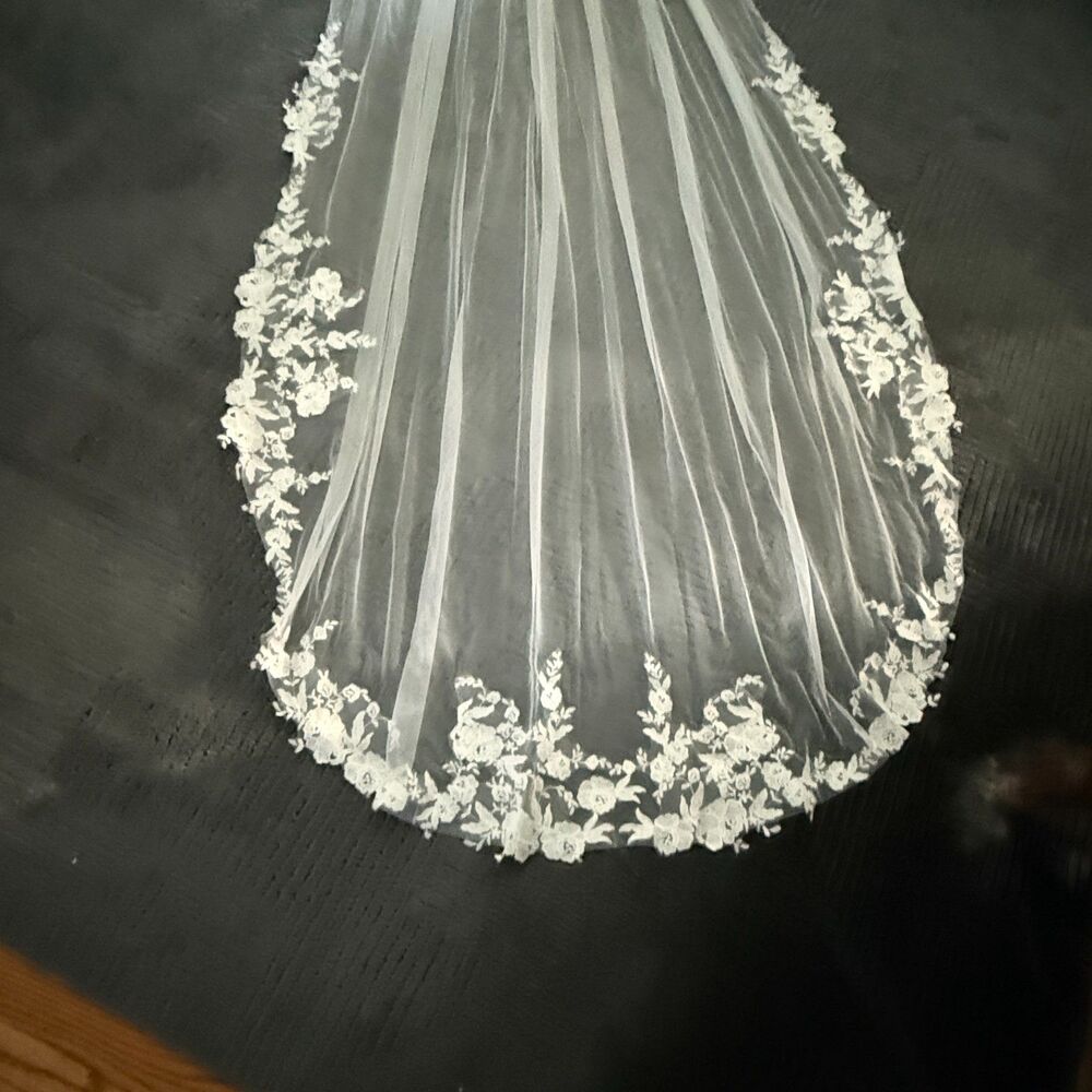 Stunning White Wedding Veil Beautiful Floral Details New - Picture 6 of 8